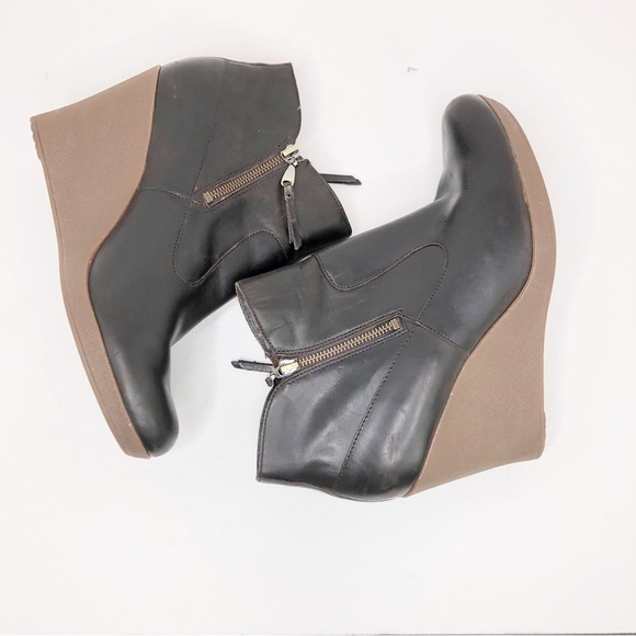 Ugg Brown leather Sherpa lined wedge ankle boots - Picture 4 of 10